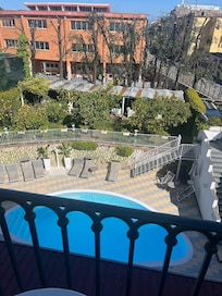 Udsigt fra 2.sal mod pool