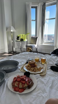 Order from the breakfast restaurant and got it delivered to room, delicious!