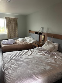 2 queen beds