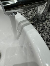 Wie kann man so einen Wasserhahn einbauen? unbenutzbar …