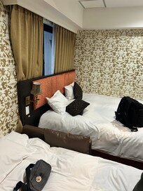 The ‘annex’ is across the street from the main hotel.