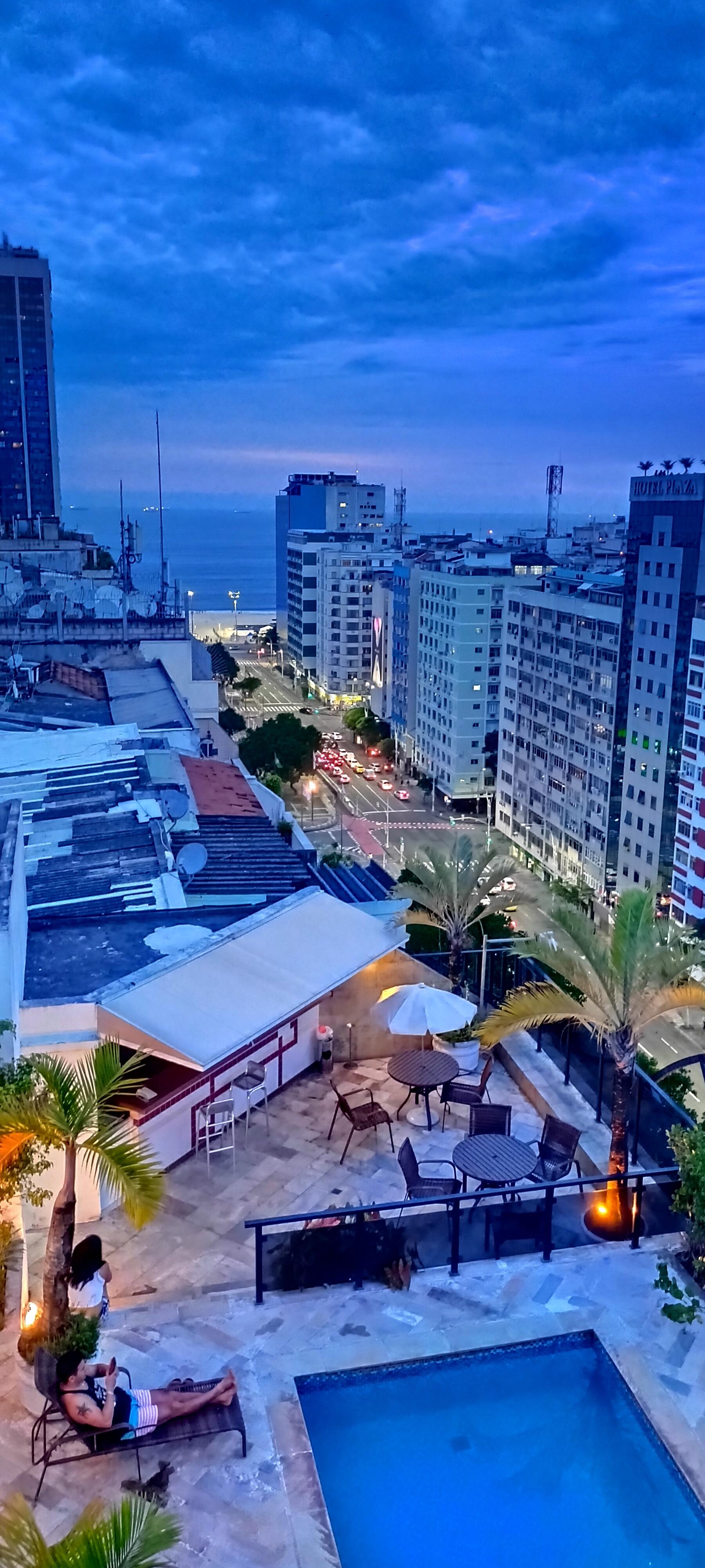 Vue sympa du roof top
Au fond Copacabana 👍