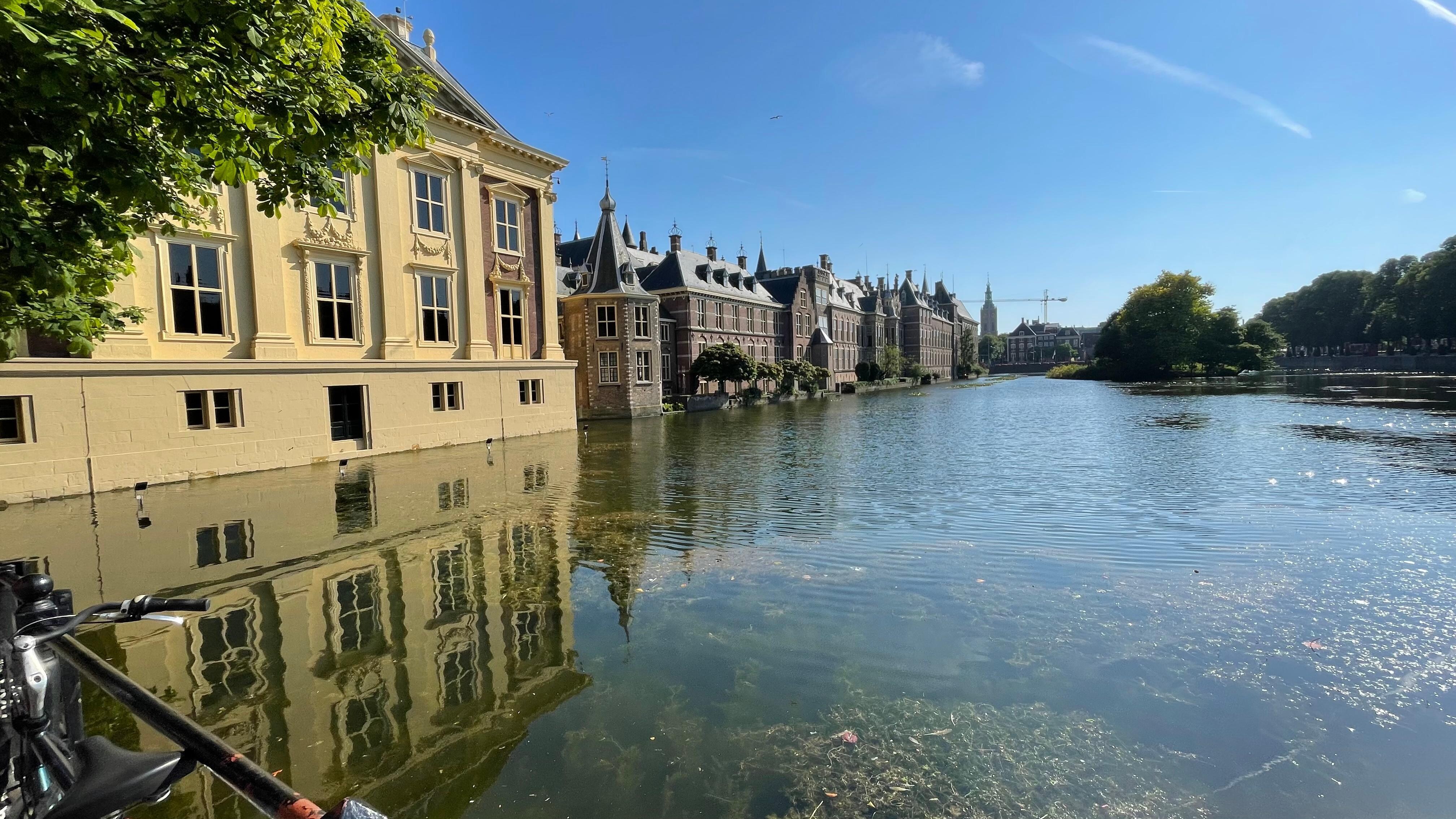 Mauritshuis (Plein og shopping) lige ved siden af