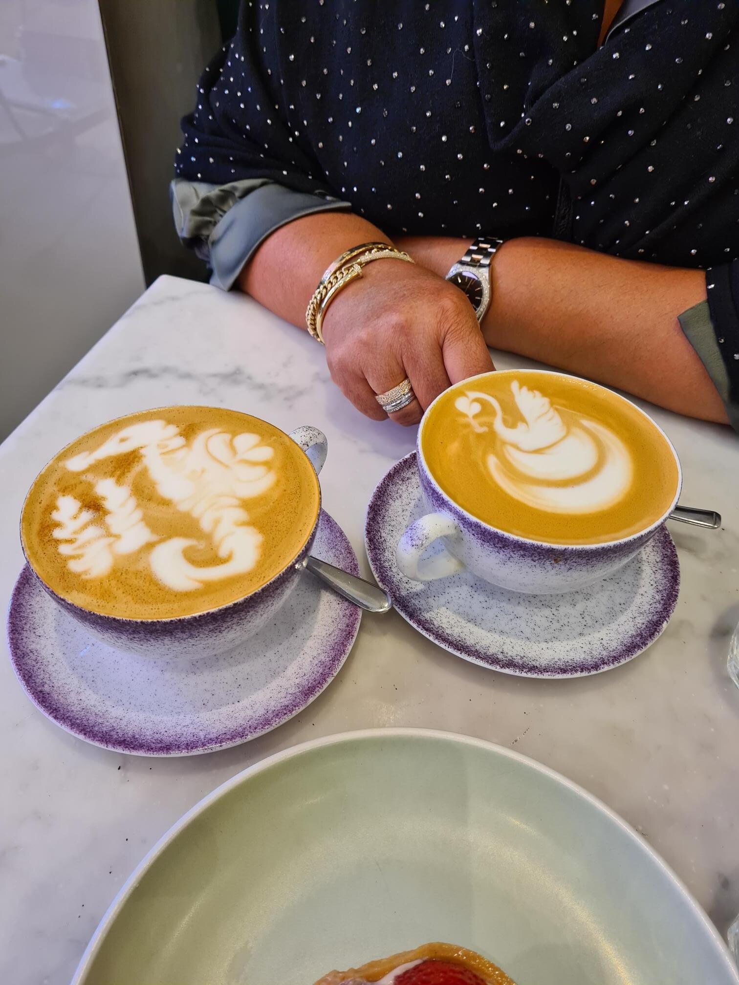 Roliga mönster i kaffet