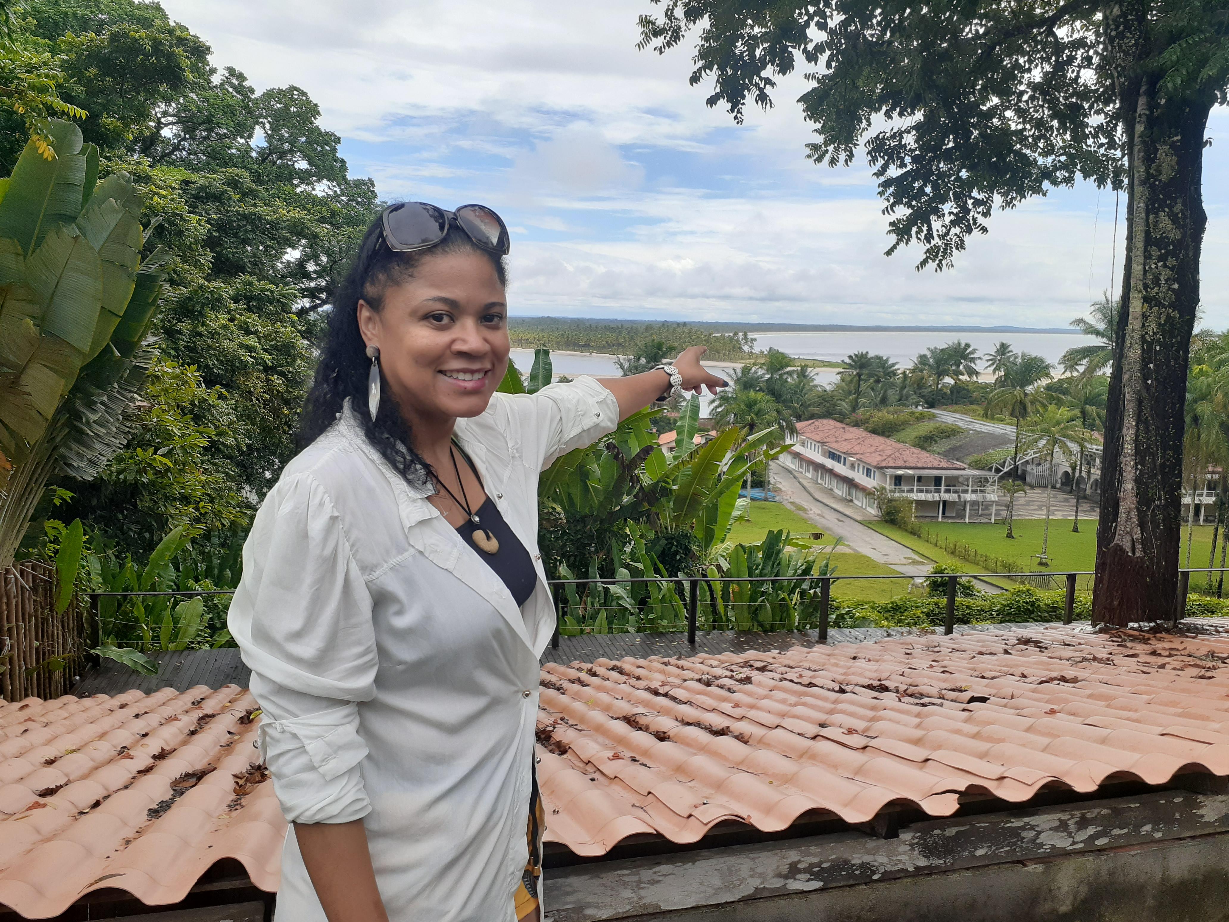 Pousada Villa Da Barra vista de cima com a praia ao fundo 