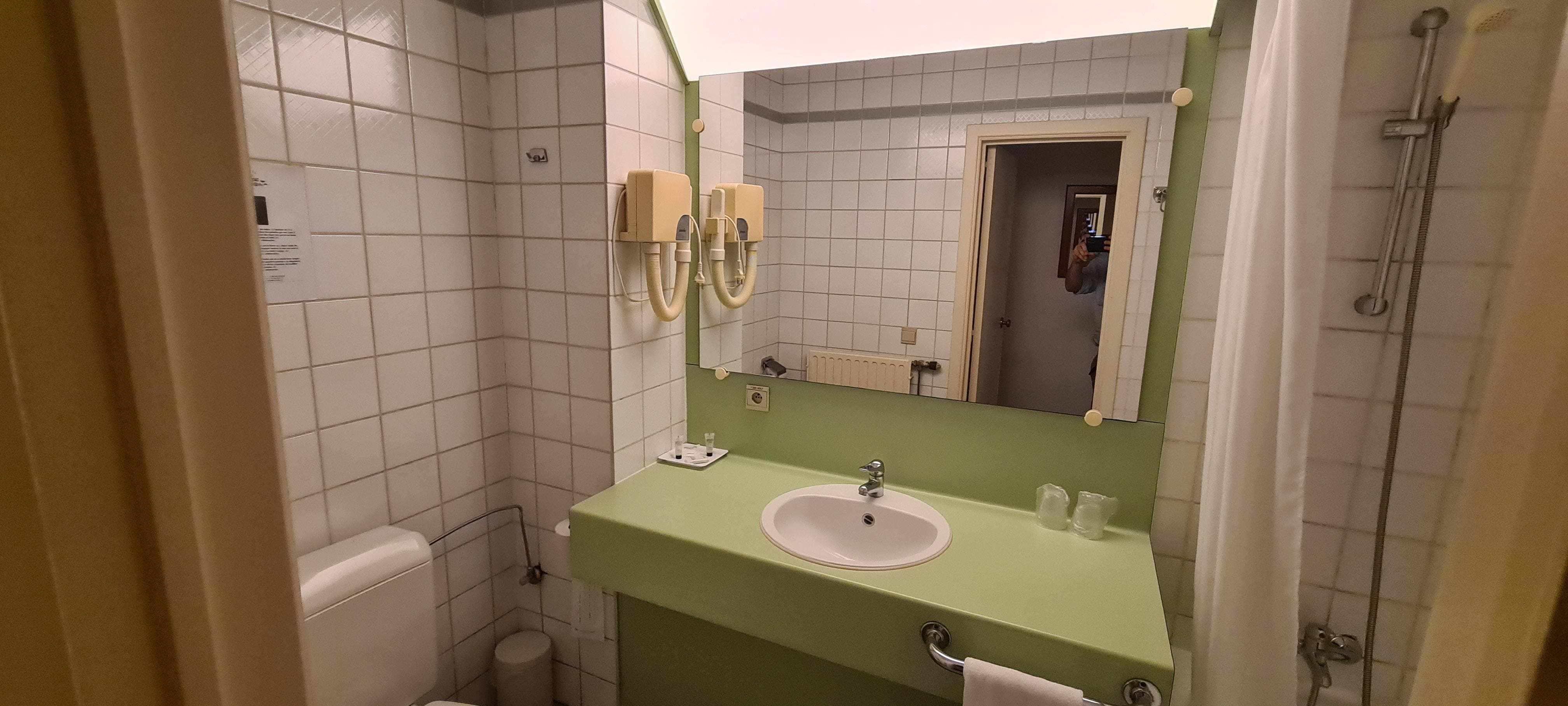 A somewhat dated but functional bathroom.