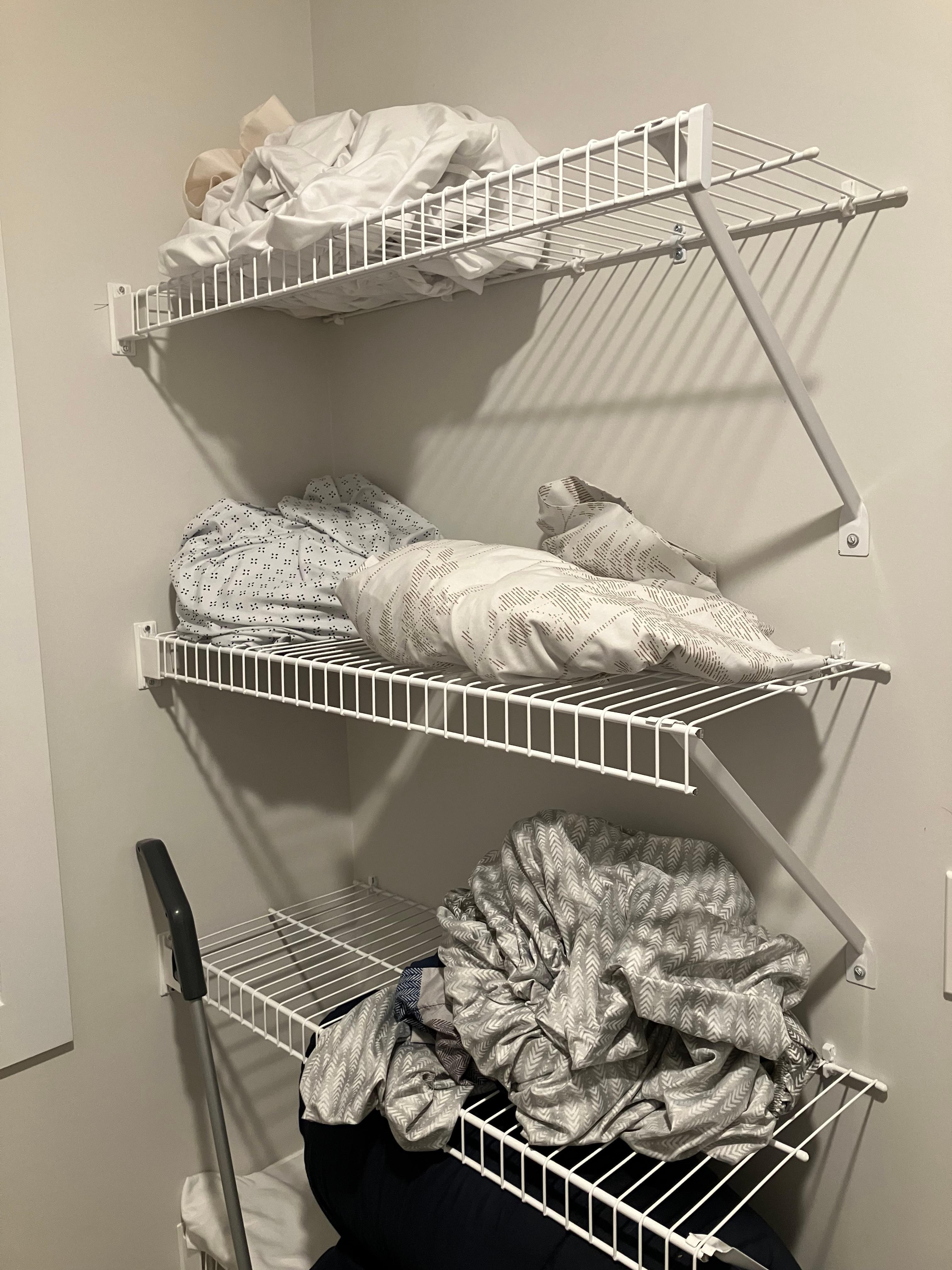 Dirty sheets rolled up in the primary closet. We can only assume a guest had just been here just prior to us and the host didn't have time to remove them.