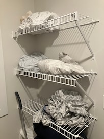 Dirty sheets rolled up in the primary closet. We can only assume a guest had just been here just prior to us and the host didn't have time to remove them.