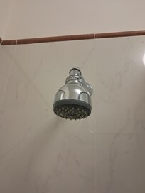 Doccione che spruzza ovunque