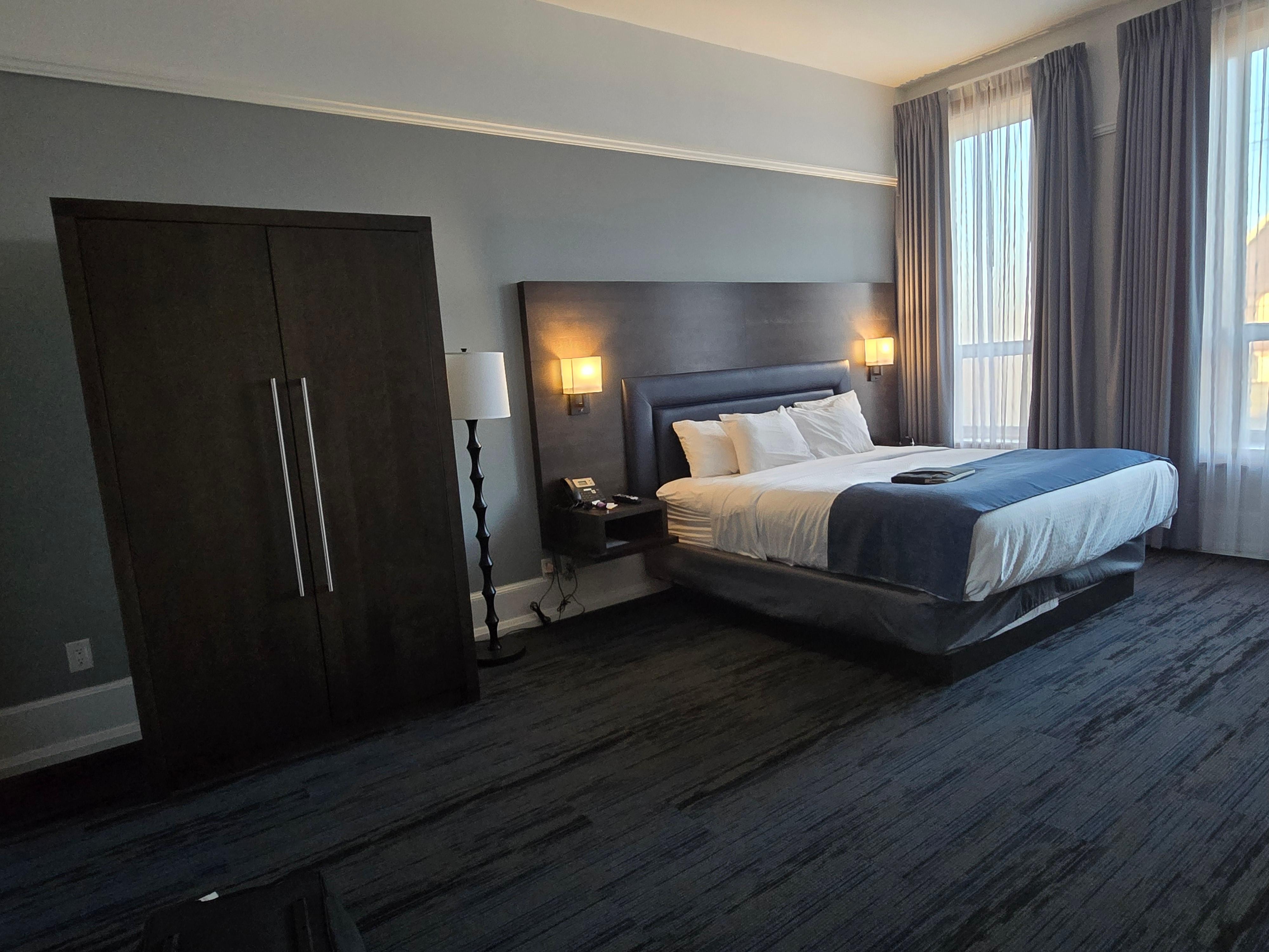 King bed room with pullout couch