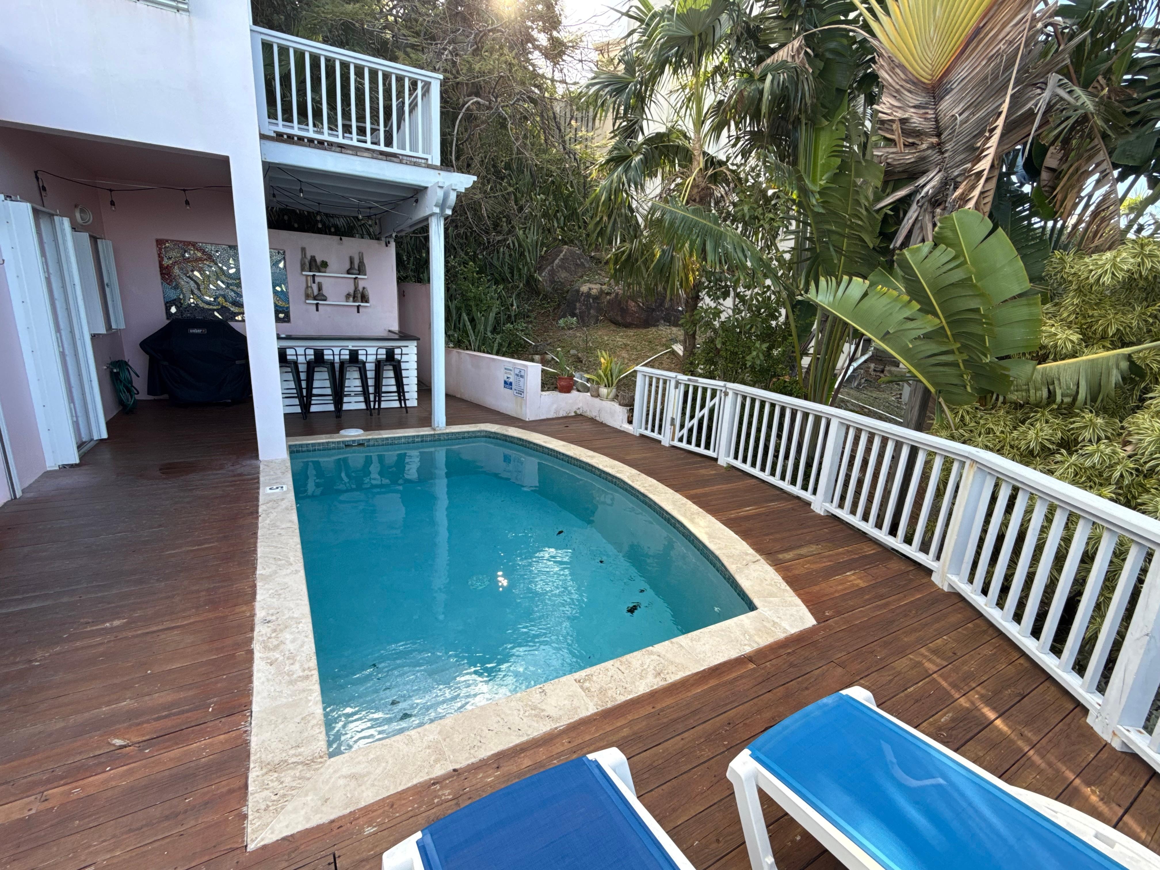 Outdoor Bar & Grill near the pool