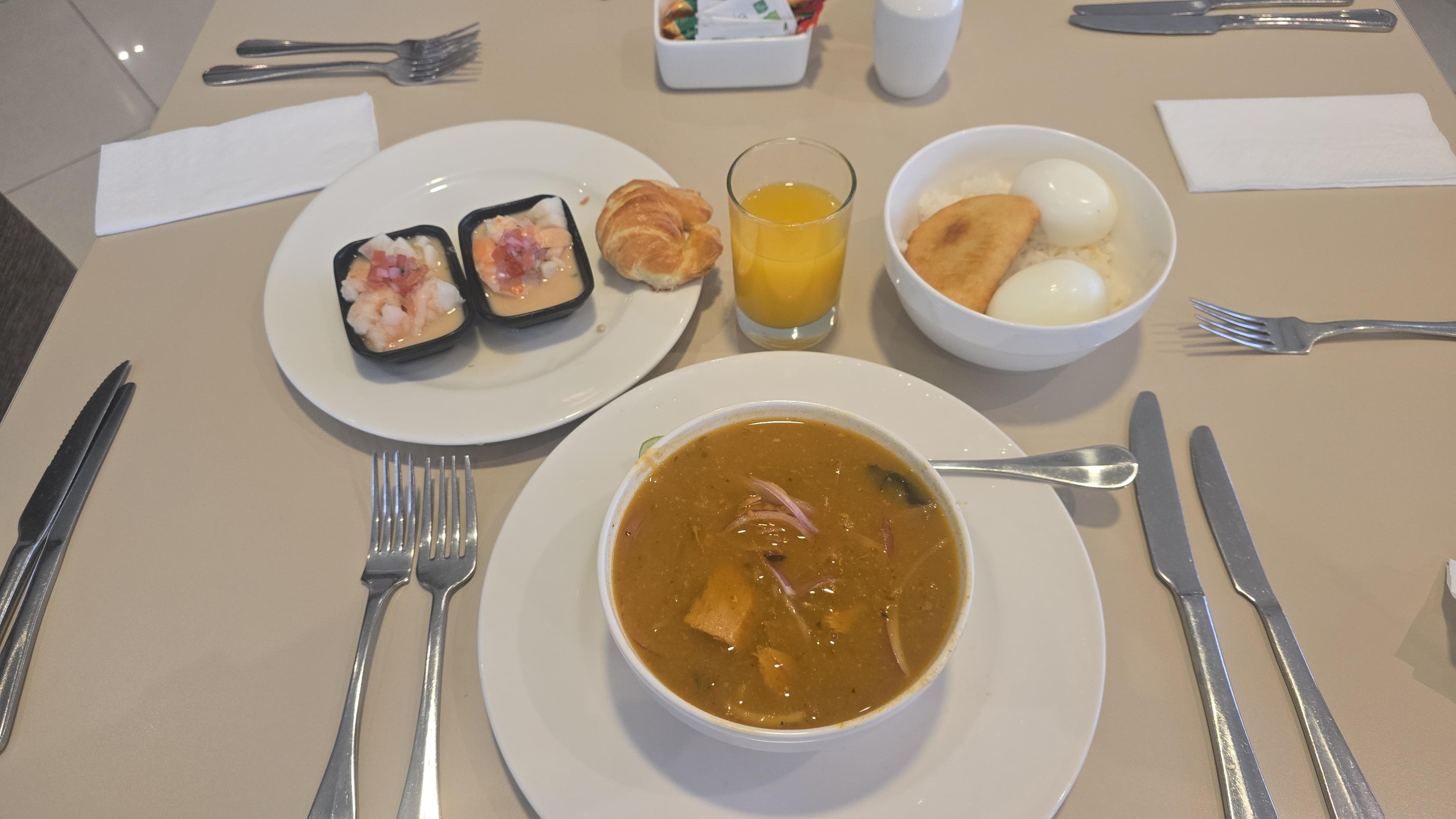 Buen desayuno,sobre todo Fresco y con una variedad aceptable 