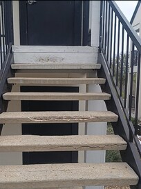 Escaleras para las habitaciones