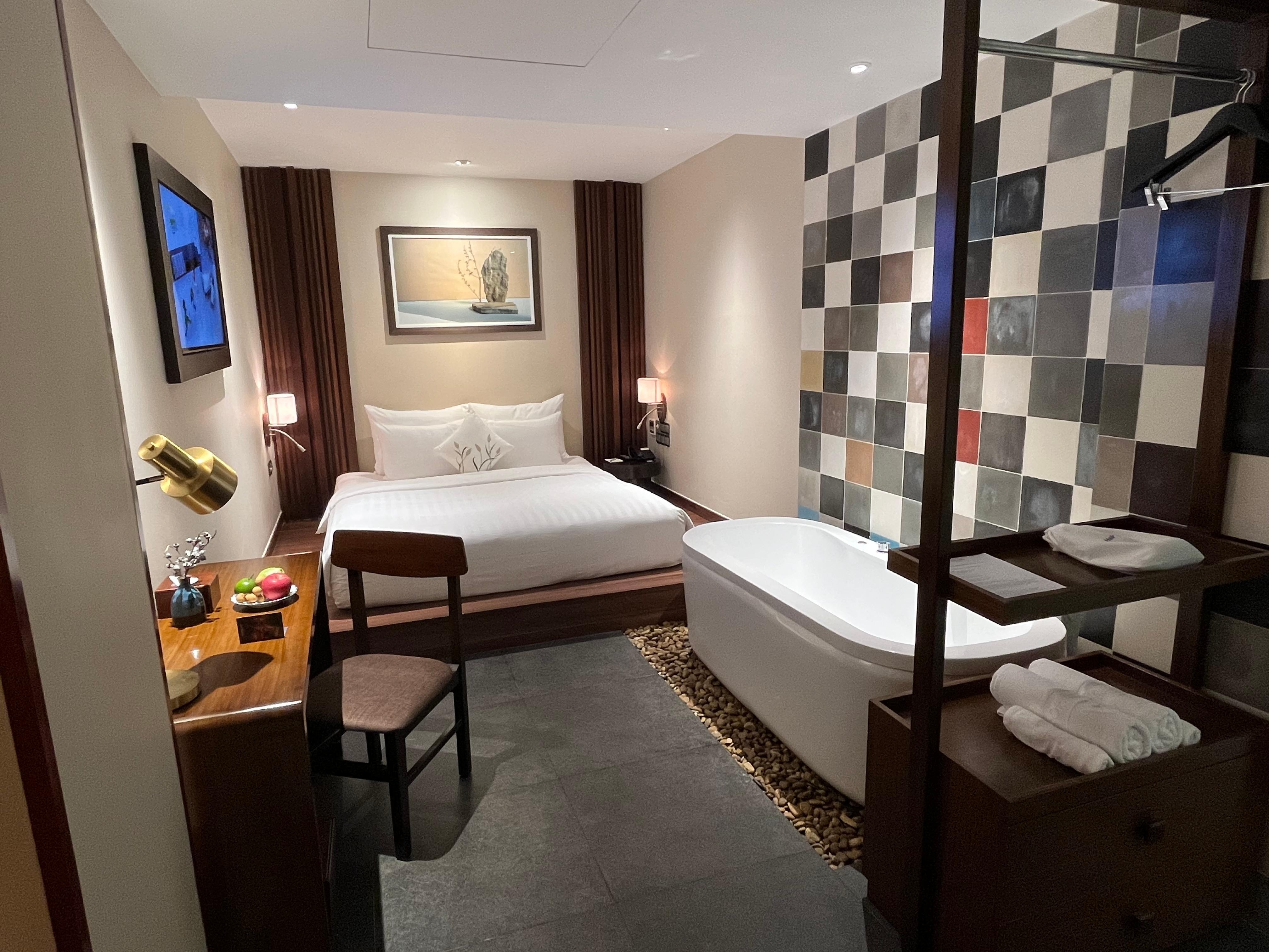 ベッドルームにバスタブがあった。これは初めての経験…。