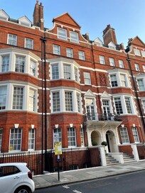 According to our Big Bus tour guide (and Google), the Beatles lived here for a time…across the street from our flat.