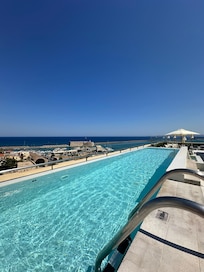 roof top pool amazing views