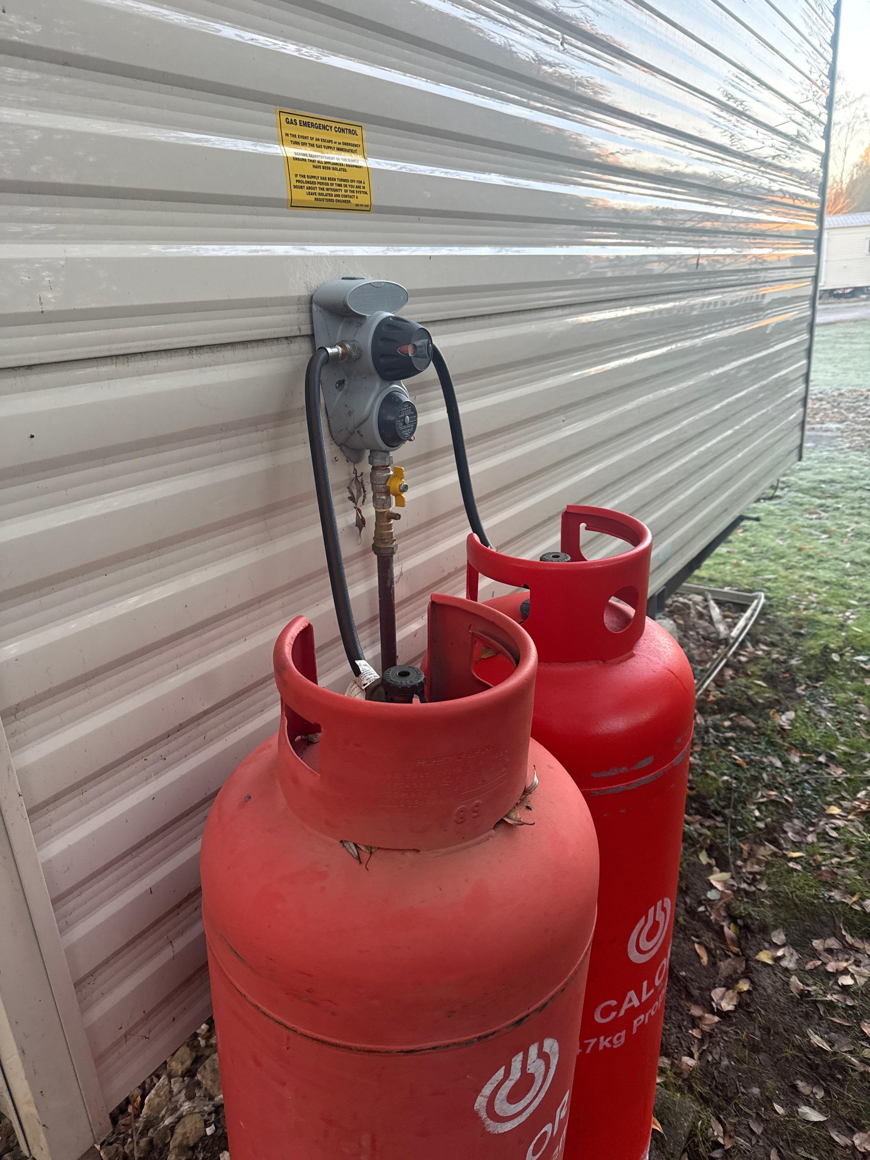 2nd night. Zero degrees outside. 
6am woken up by the cold. 
Not addressed till 0930am. 