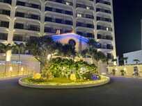 夜のエントランス