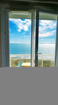 Chambre au 2ème étage avec balcon vue mer