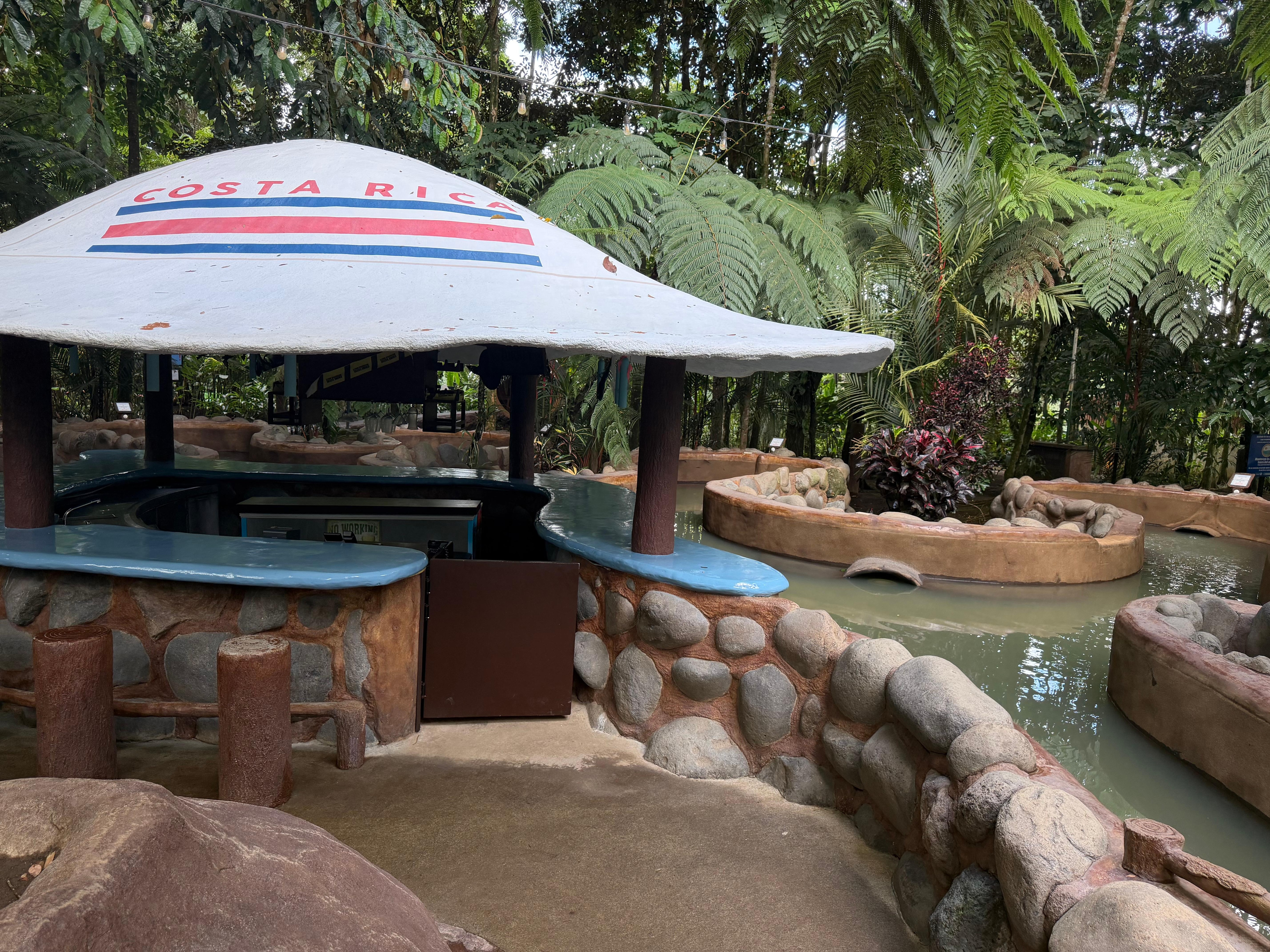 Thermal pool with nice bar 