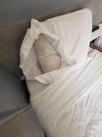 Kissen sehr schmuddelig