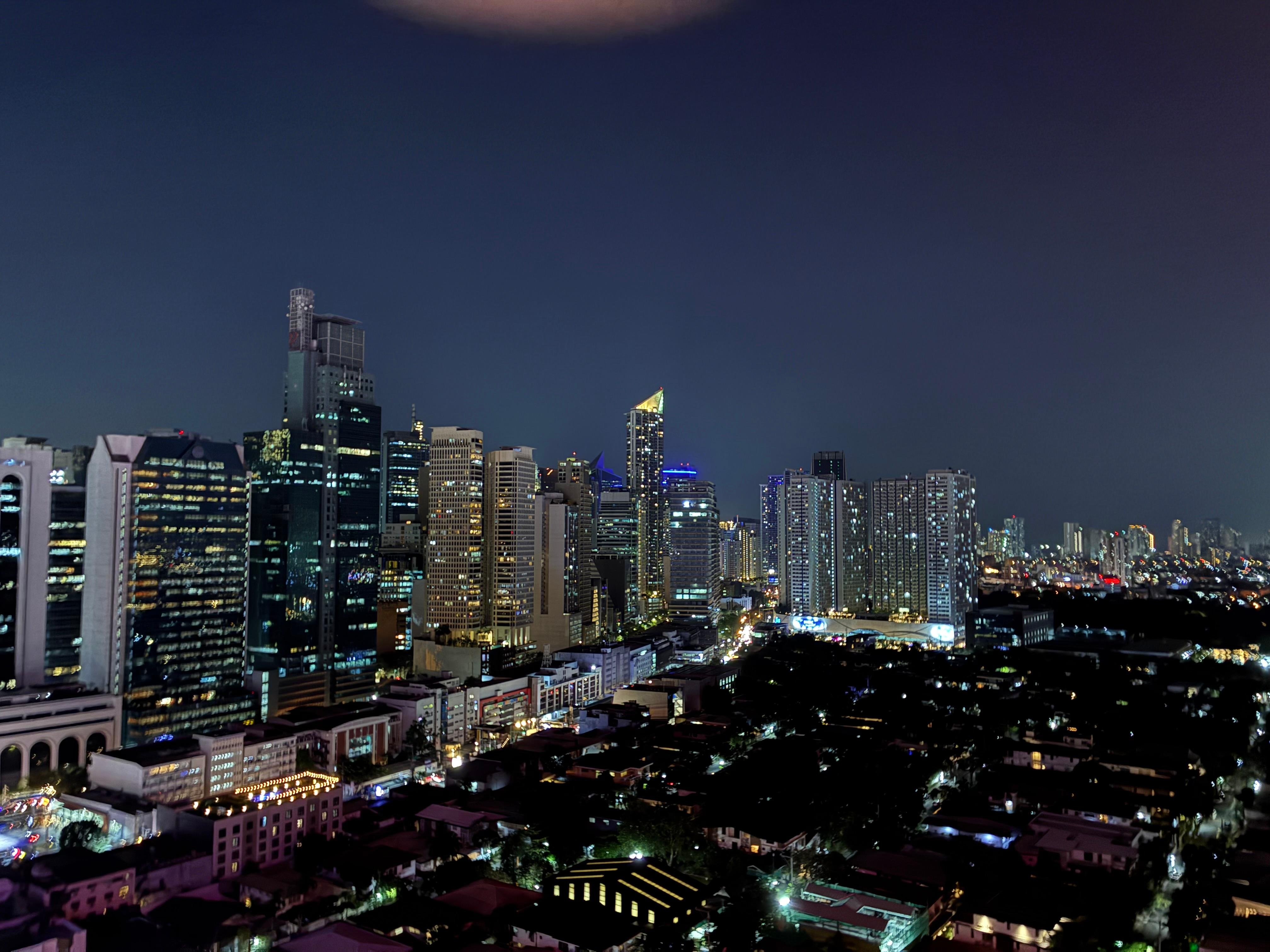 The beautiful skyline while enjoying dinner.