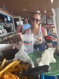 Ate and drank our way thru all week.
🍹🍸🍺🥂