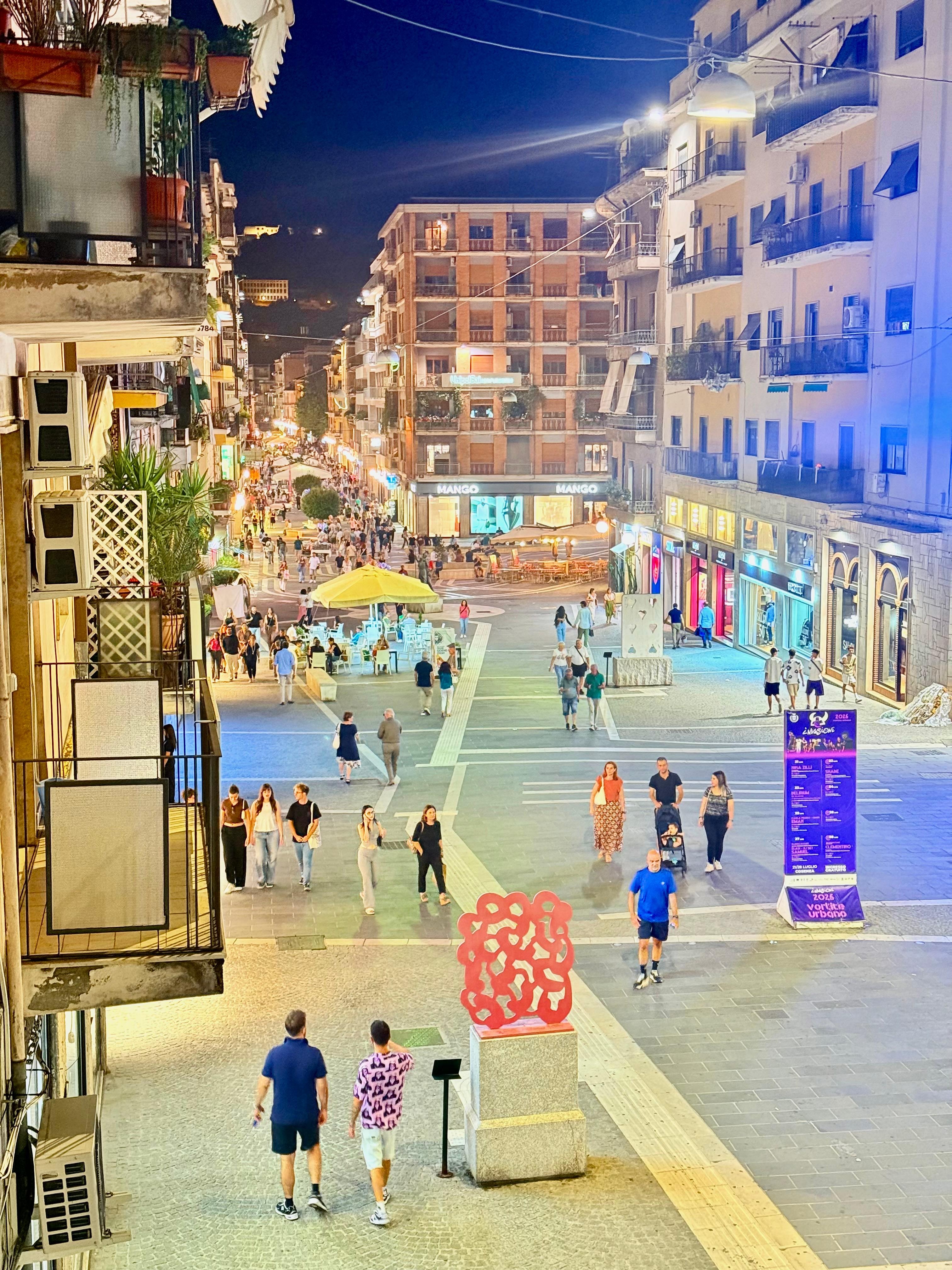 Shopping and restaurants right outside of hotel.