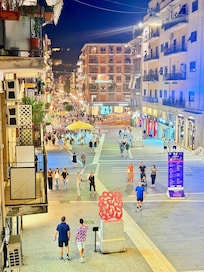 Shopping and restaurants right outside of hotel.