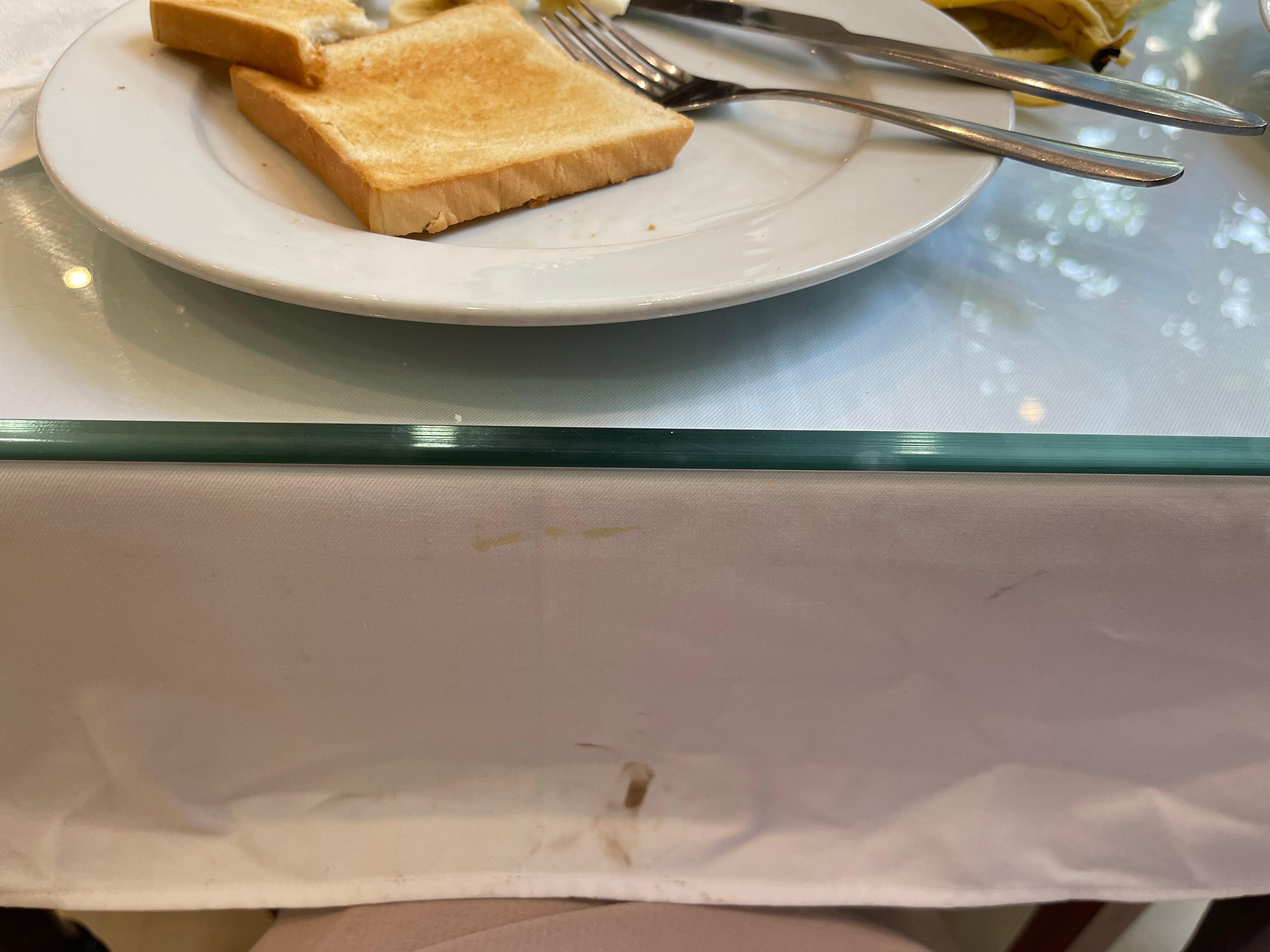 The stain on the tablecloth was there during my stay 