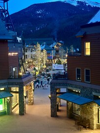 Central and convenient location. We loved walking to the lift and the hot tub! We highly recommend!