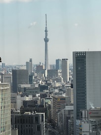 Vista do Tokyo Skytree do meu quarto . O quarto foi sensacional. Adorei .