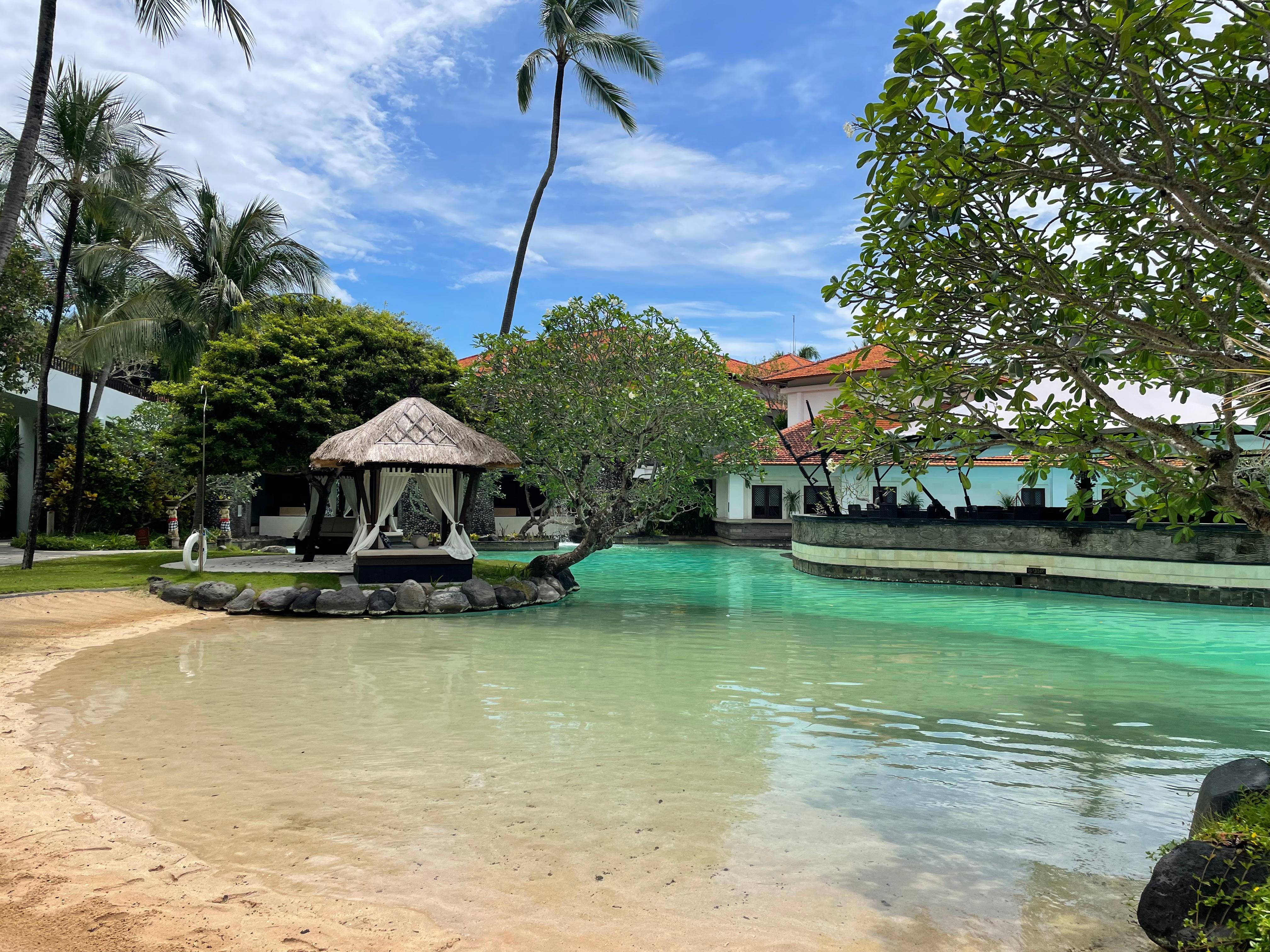 Piscine lagon sable