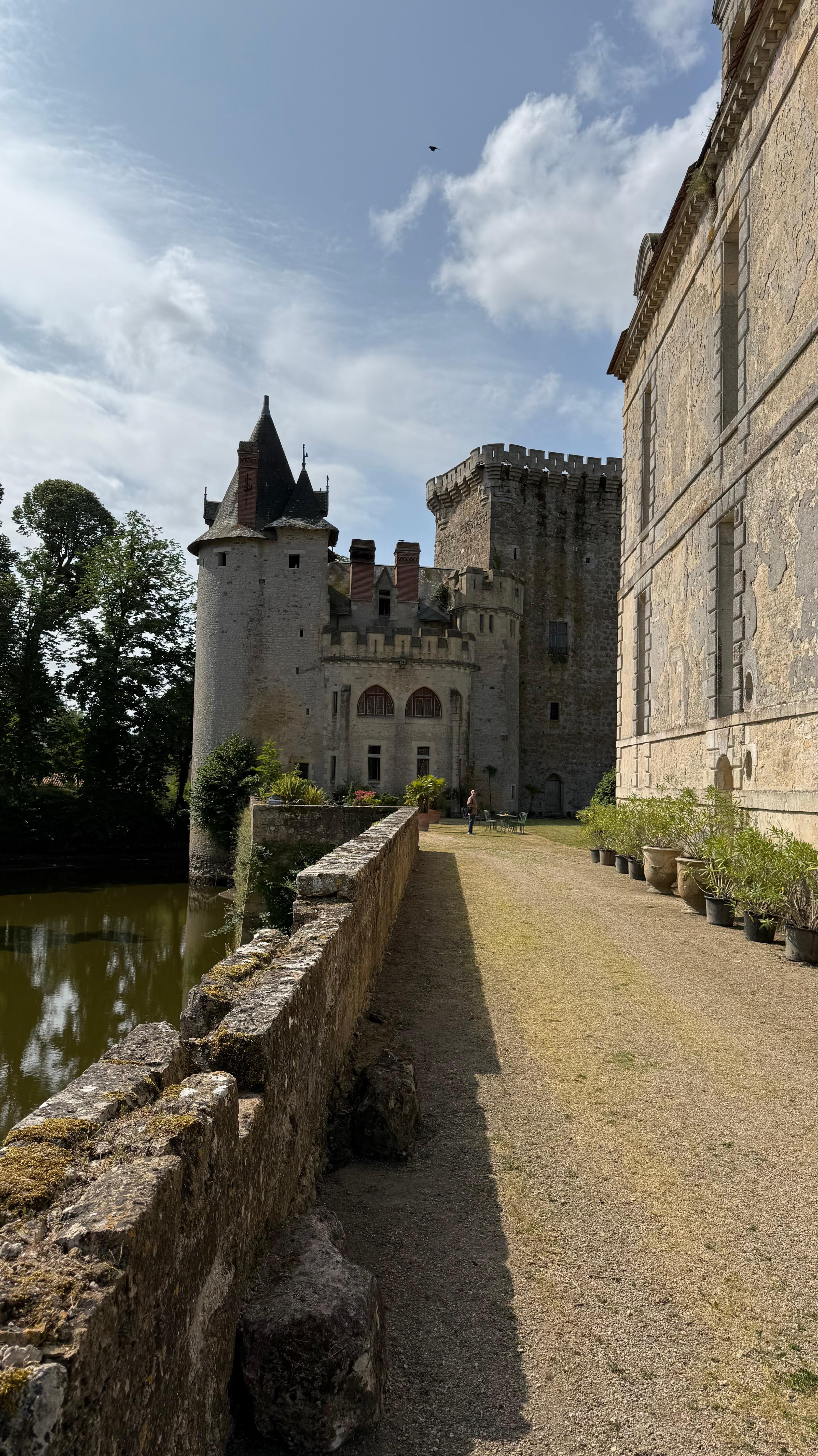 The side of the chateaux