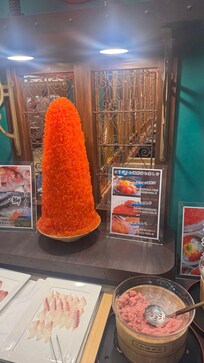 いくらタワー。
朝から贅沢な海鮮丼をたっぷりいただきました。