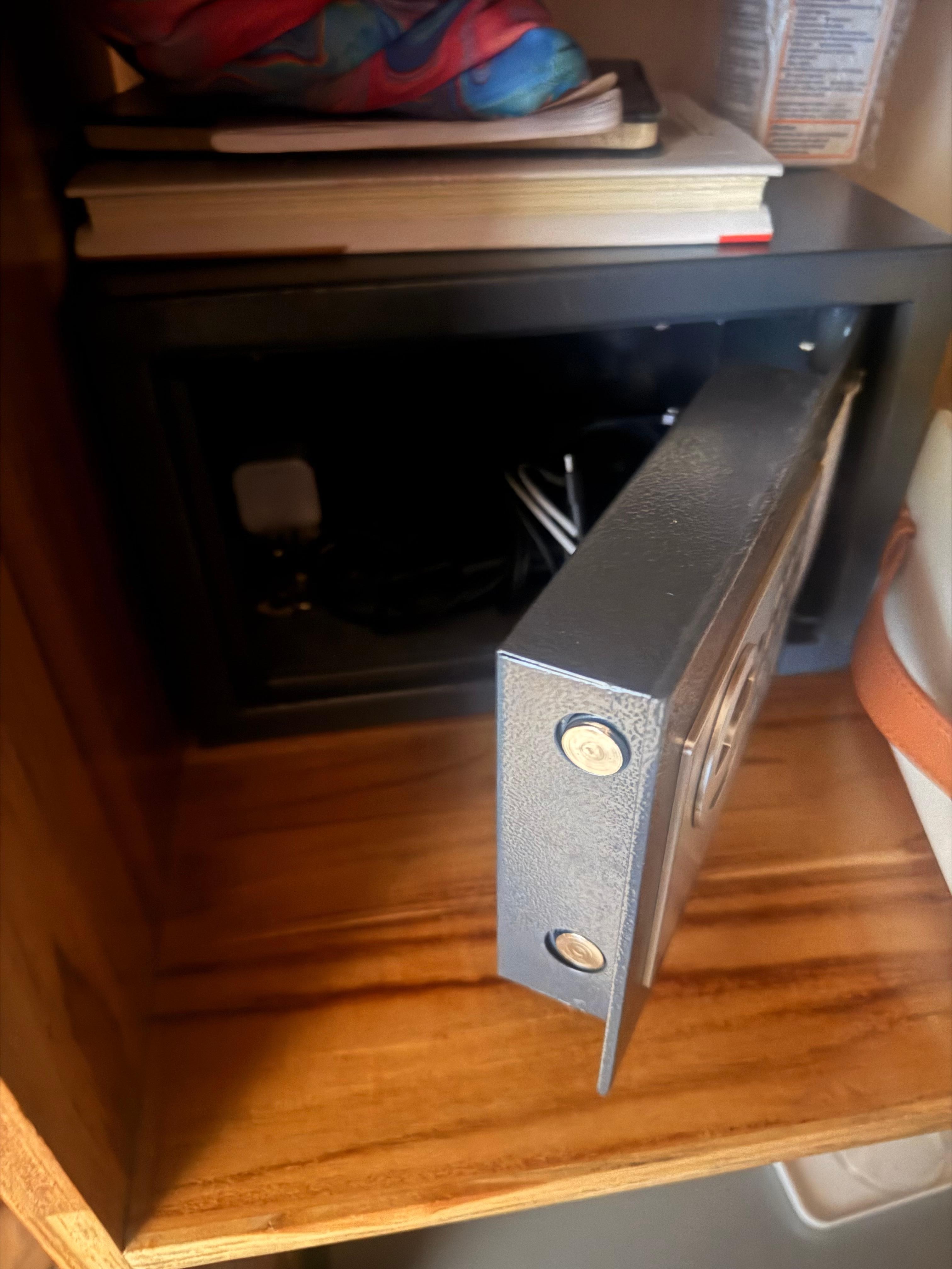 En la caja fuerte no caben laptops eso nos movió mucho nuestras circunstancias 