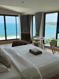 Superior Studio (Room C301)