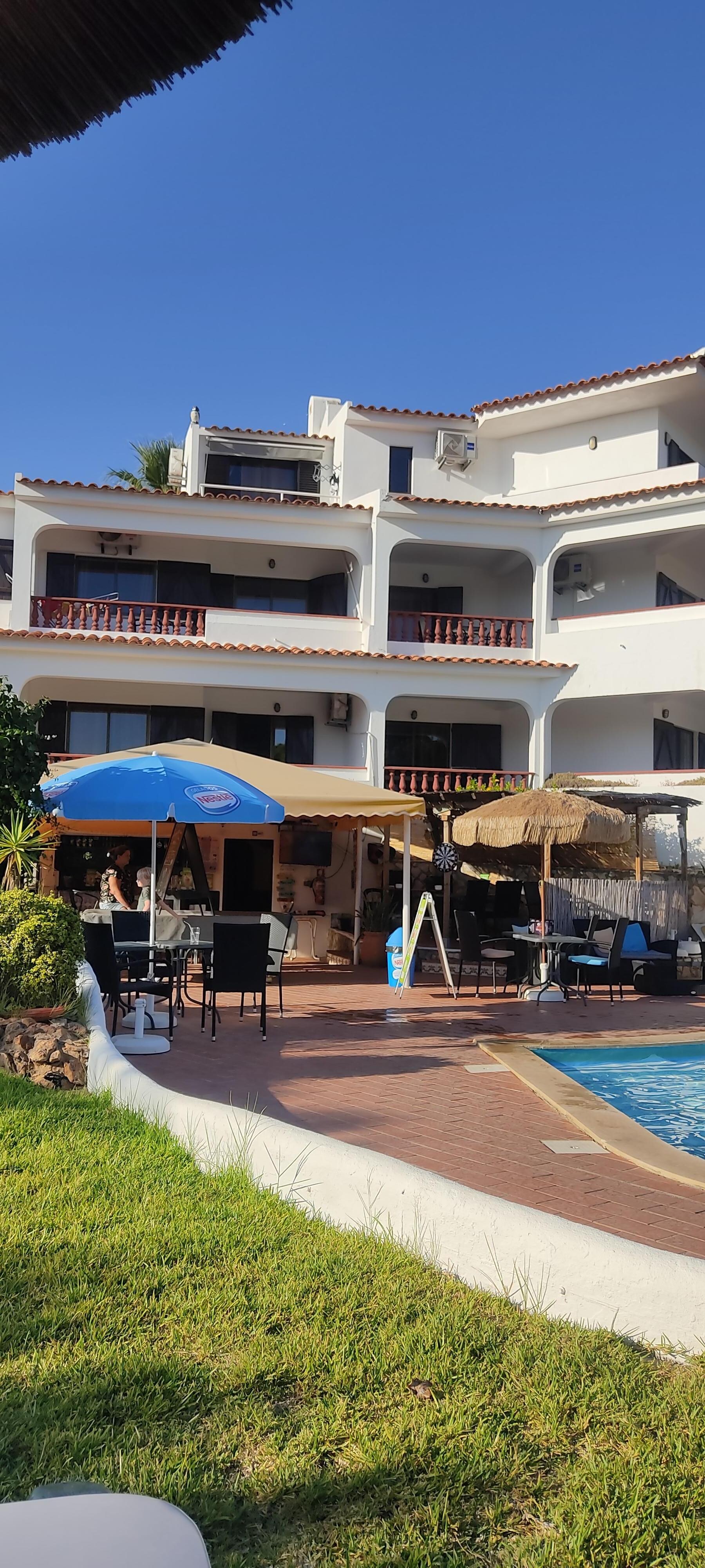  SnackBar au bord de la piscine 