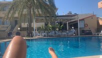 Pool bar