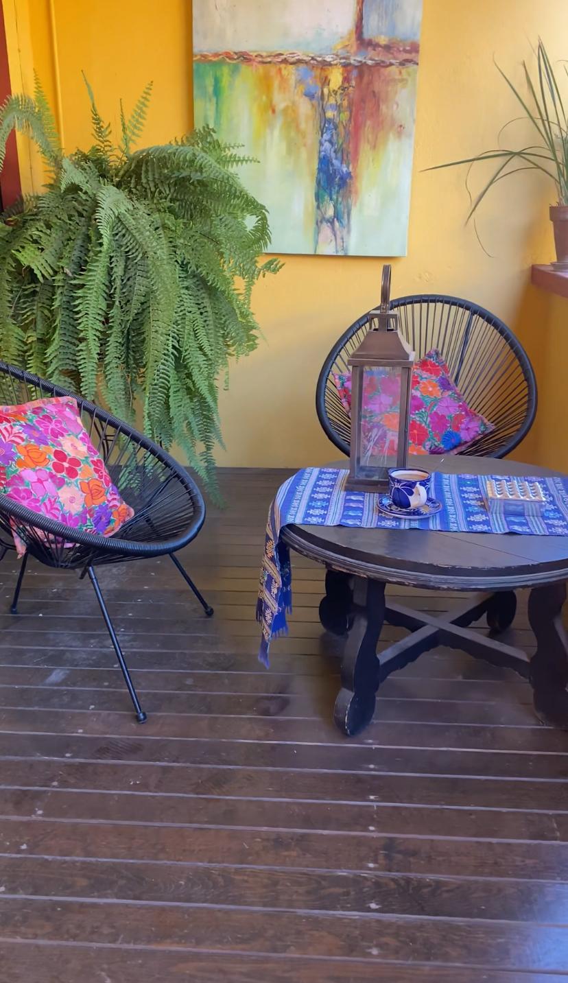 Pequeña terraza fuera de la habitación 