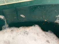 Tina de hidromasaje sucia