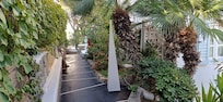 Le jardin de l’hôtel.