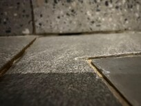 Dusche nicht verfugt mit leichten Schimmelbefall