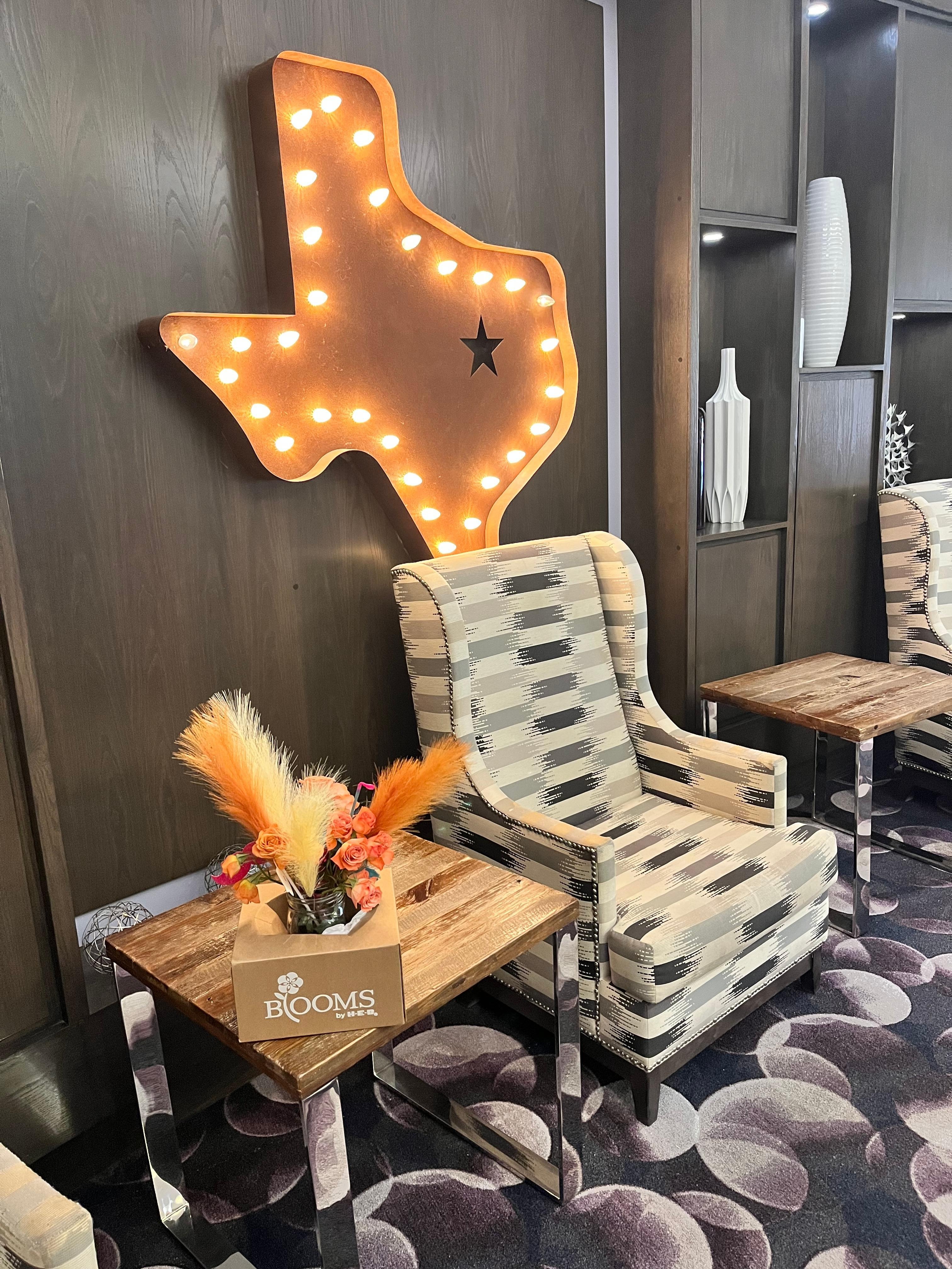 Cute decor, love the Texas thing, western, cowtown, cowboy, boots, and hats! 