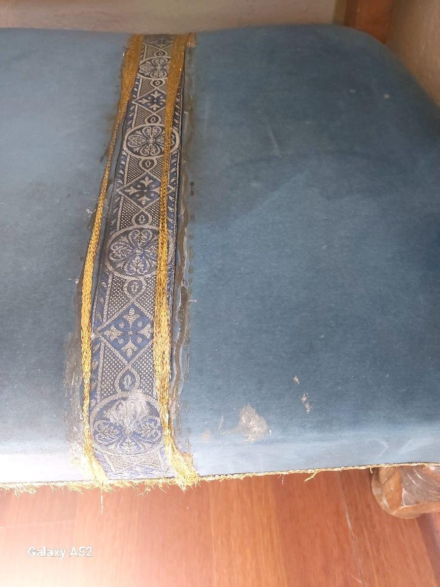 Mobiliario gastado y sucio