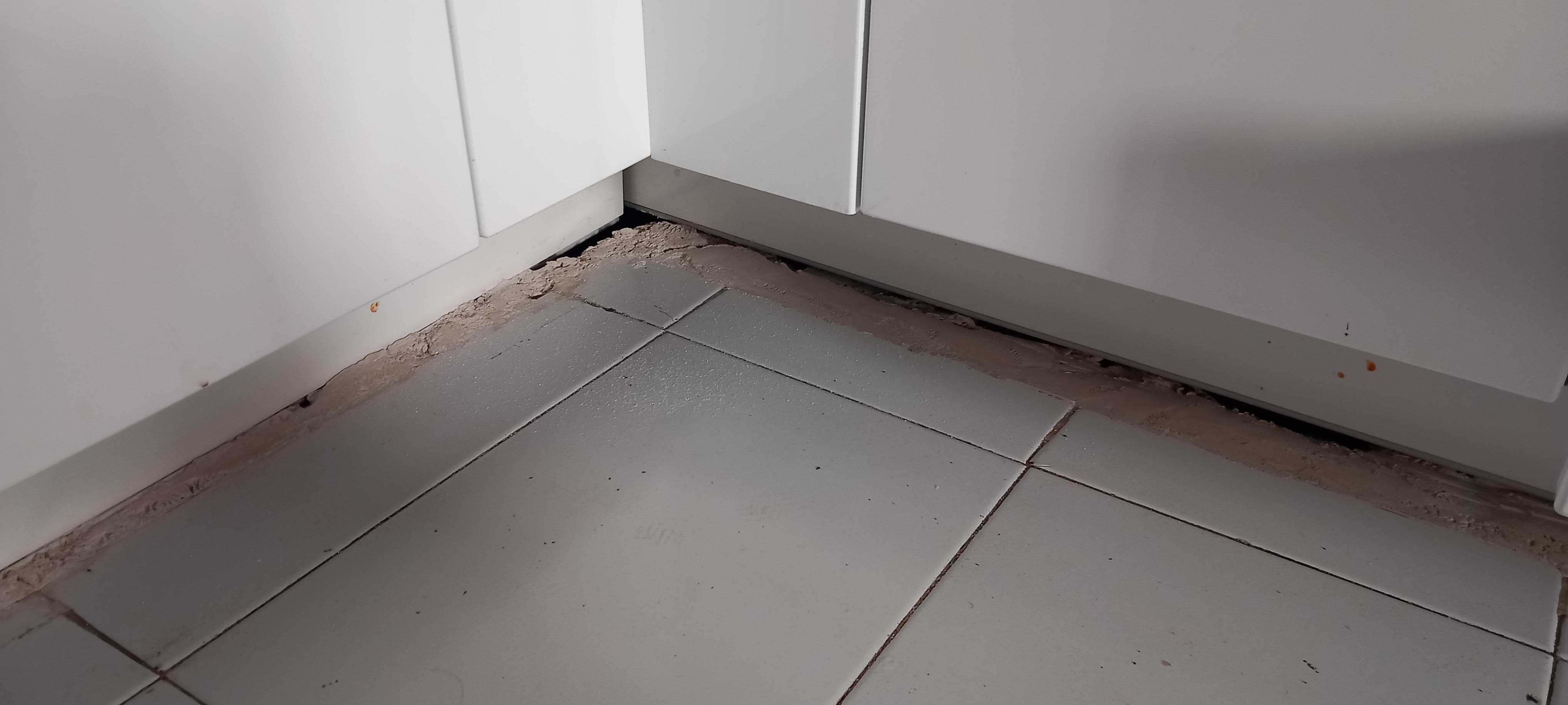 Kein sauberer Abschluss, wirkt ungepflegt, sammelt Dreck