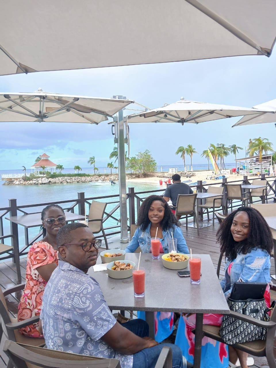 The stay was awesome. The best hotel l have been to. Above my expectations Excellent customer service. Thanks for everything