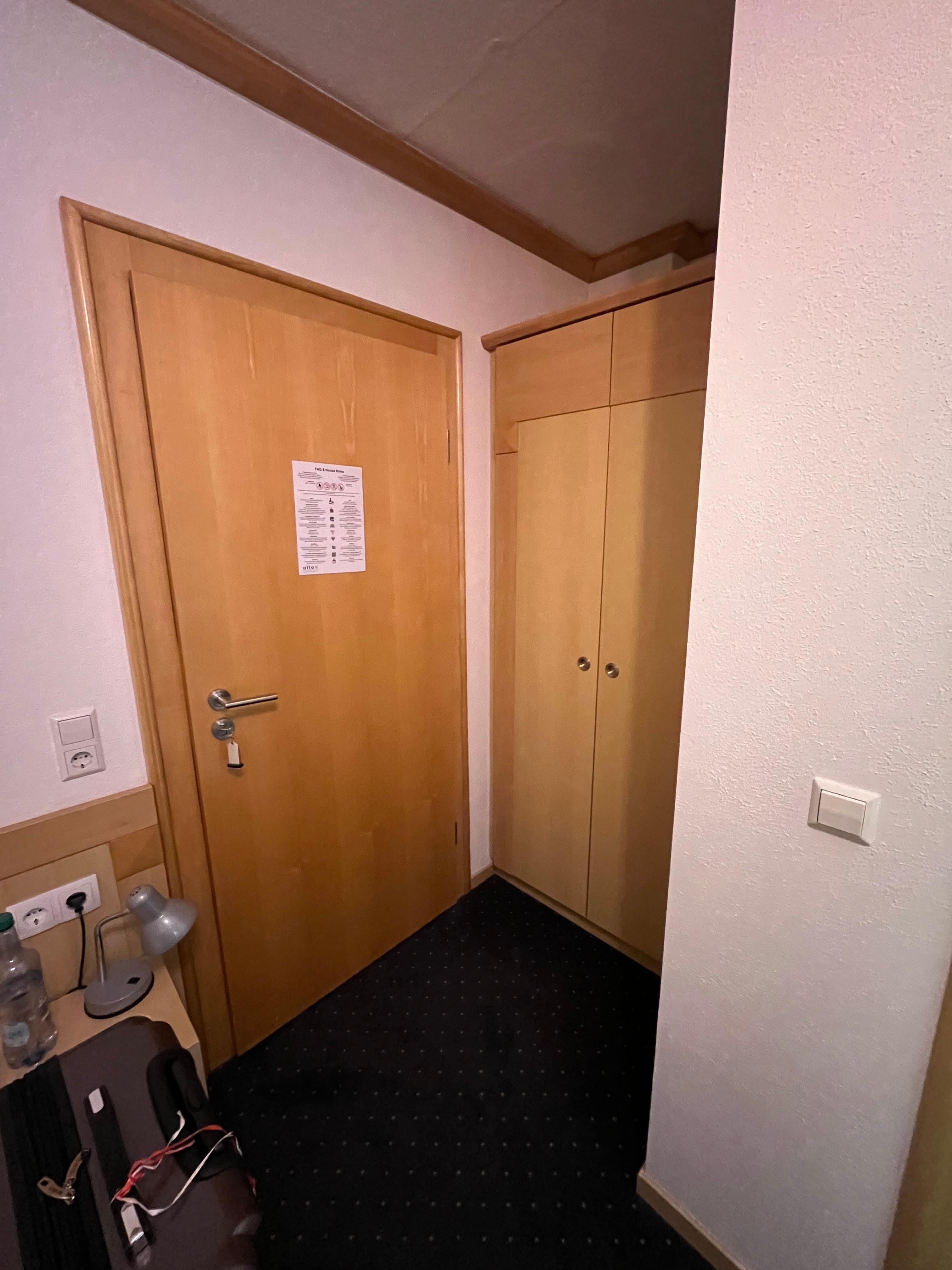 Kleiderschrank