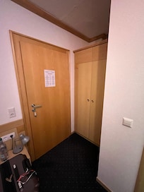 Kleiderschrank