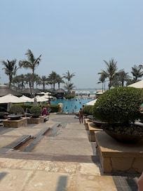 Blick zum Pool